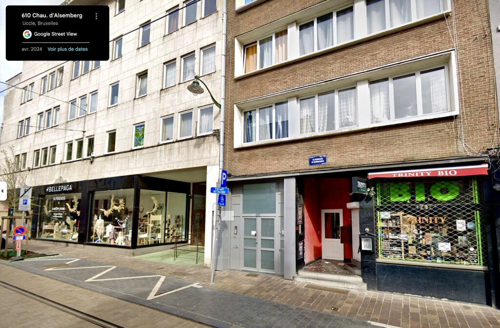 L'entrée de l'Ashtanga Yoga Institut de Bruxelles à Uccle, au 610 de la chaussée d'Alsemberg