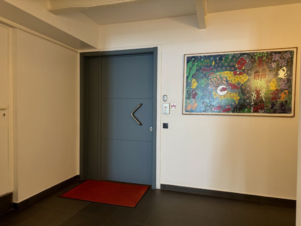 Ashtanga Yoga Institut est situé au fond du couloir du 610 de la Chaussée d’Alsemberg à Uccle